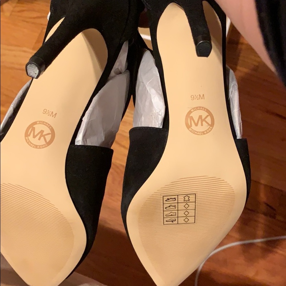 Michael Kors suede pump - Picture 7 of 7